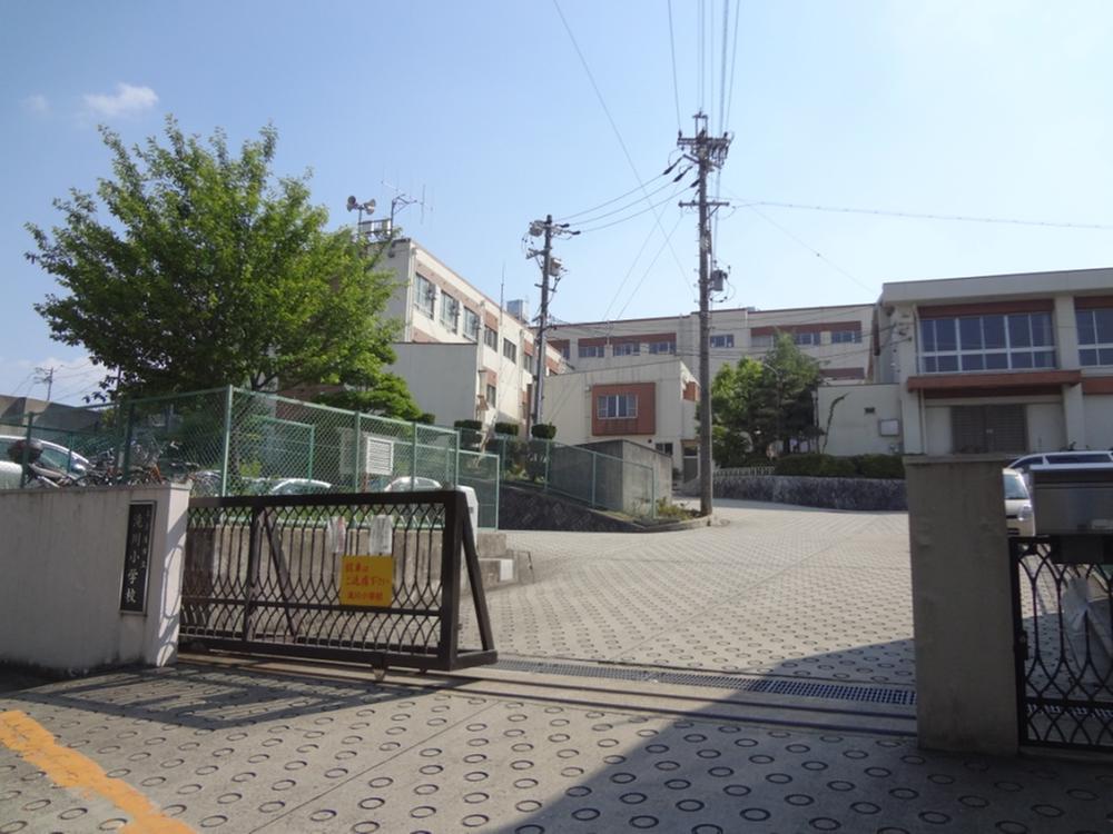 Primary school. Takigawa to elementary school 130m