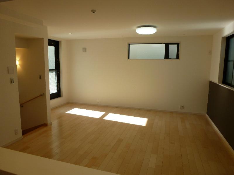 Living. 12 / 10 local shooting