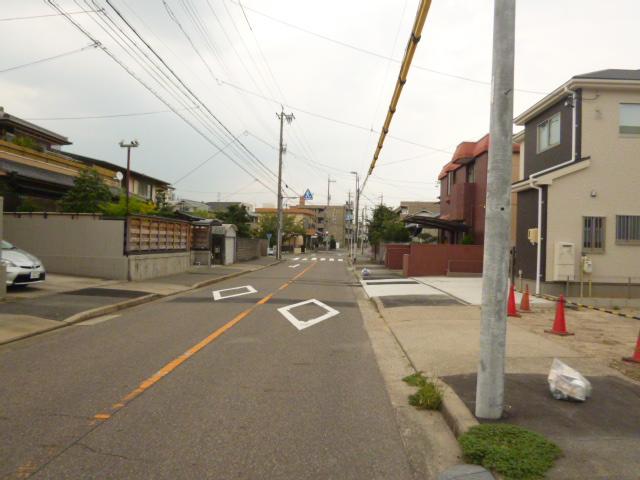 Local photos, including front road. North front road 2013 August 30, shooting