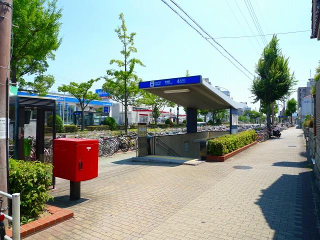 station. About 3 minutes of the subway Tsurumai walk from the local "Arahata" station