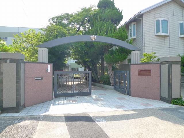 Junior high school. Walk about 11 minutes of Sakurayama junior high school