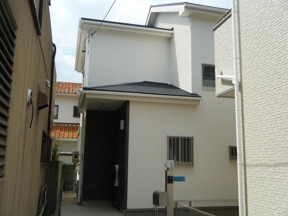 Local appearance photo. Building 2 appearance