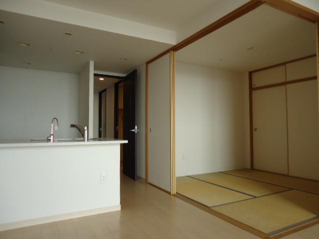 Living. Living & Japanese-style room. Barrier-free.