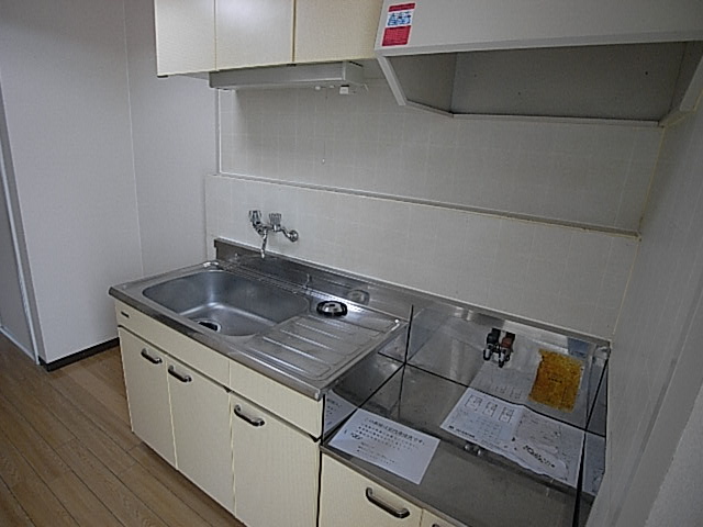 Kitchen. Two-burner gas stove is can be installed in the kitchen. 