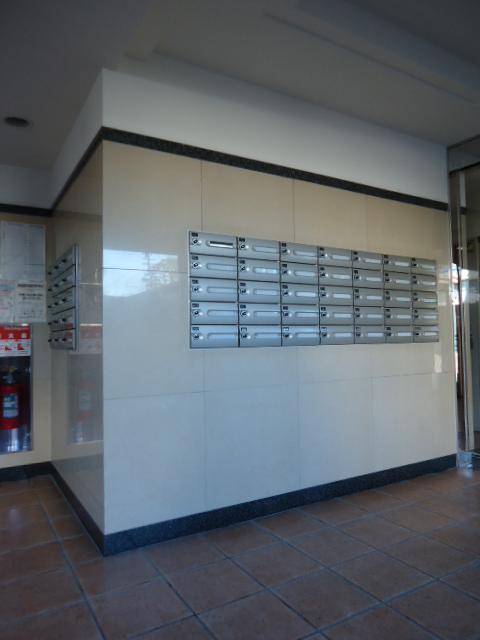 Other common areas. Mailbox.