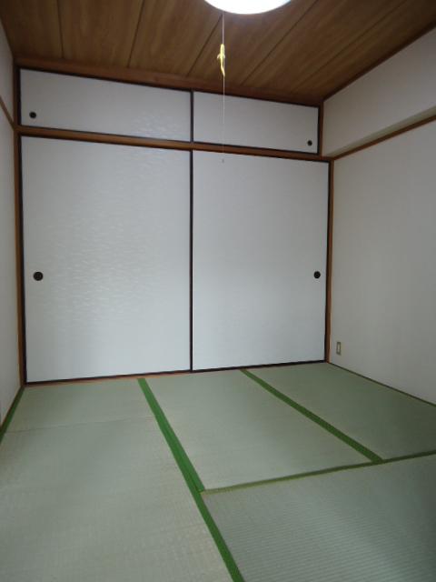 Non-living room. Omotegae already Japanese-style.