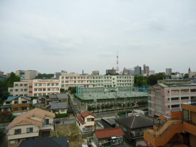 View photos from the dwelling unit. Takigawa elementary school district. It was taken from the shared hallway.