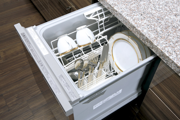 Kitchen.  [Dishwasher] Compared to hand washing, Water-saving can, Oil dirt clean, high-temperature cleaning. Equipped with a lot of dishes to set easy to smart car, To set before the type classification is also easier. To reduce the housework burden (same specifications)