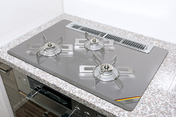 Kitchen.  [Stove glass top] Look not only beautiful, Cleaning has also been adopted Rinnai made gas stove easy glass top (same specifications)