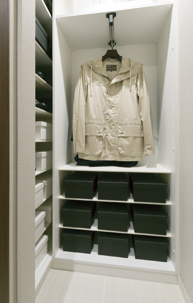 Since the entrance of the shoe closet marked with hanger hook, Coats and jackets as well as shoes also can be stored