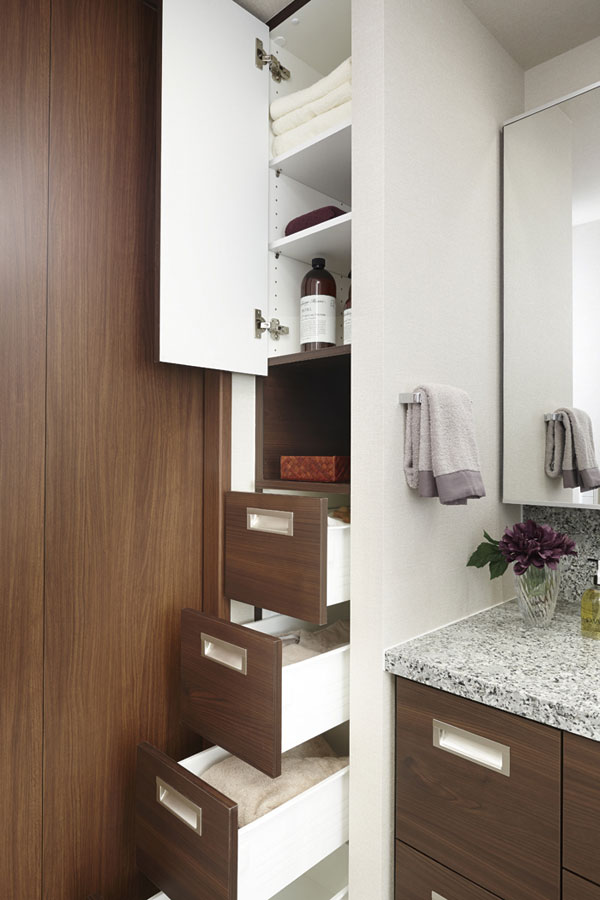 Bathing-wash room.  [Family linen cabinet] Sorted towel and change of clothes, etc. to each family, It has been installed family linen cabinet that can be taken out immediately (same specifications)
