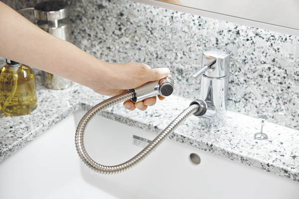 Bathing-wash room.  [Hose pullout faucet] It can be adjusted to a suitable temperature at the touch of a button. In the pull-out of the nozzle, It is easy to clean (same specifications)