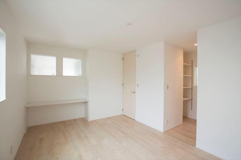 Non-living room. Building A, first floor free space First floor of calm here of the living room, which was placed in the position You can use it as a bedroom. Fixtures counter, It is very convenient as well as powder space of wife. 