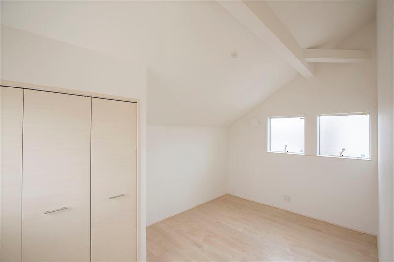 Non-living room. Building A 3 Kaiyoshitsu Gradient ceiling of Western-style open space is spread. 