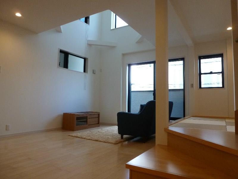 Living. 12 / 10 local shooting