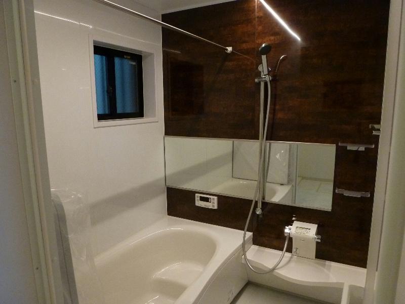 Bathroom. 12 / 10 local shooting