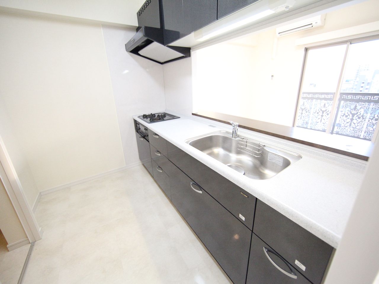 Kitchen. System kitchen (gas 3-neck with stove grill)