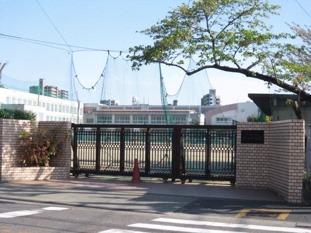 Junior high school. Municipal Sakurayama until junior high school (junior high school) 750m