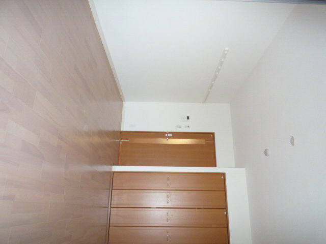 Living and room. Bright white floor, There is a feeling of cleanliness