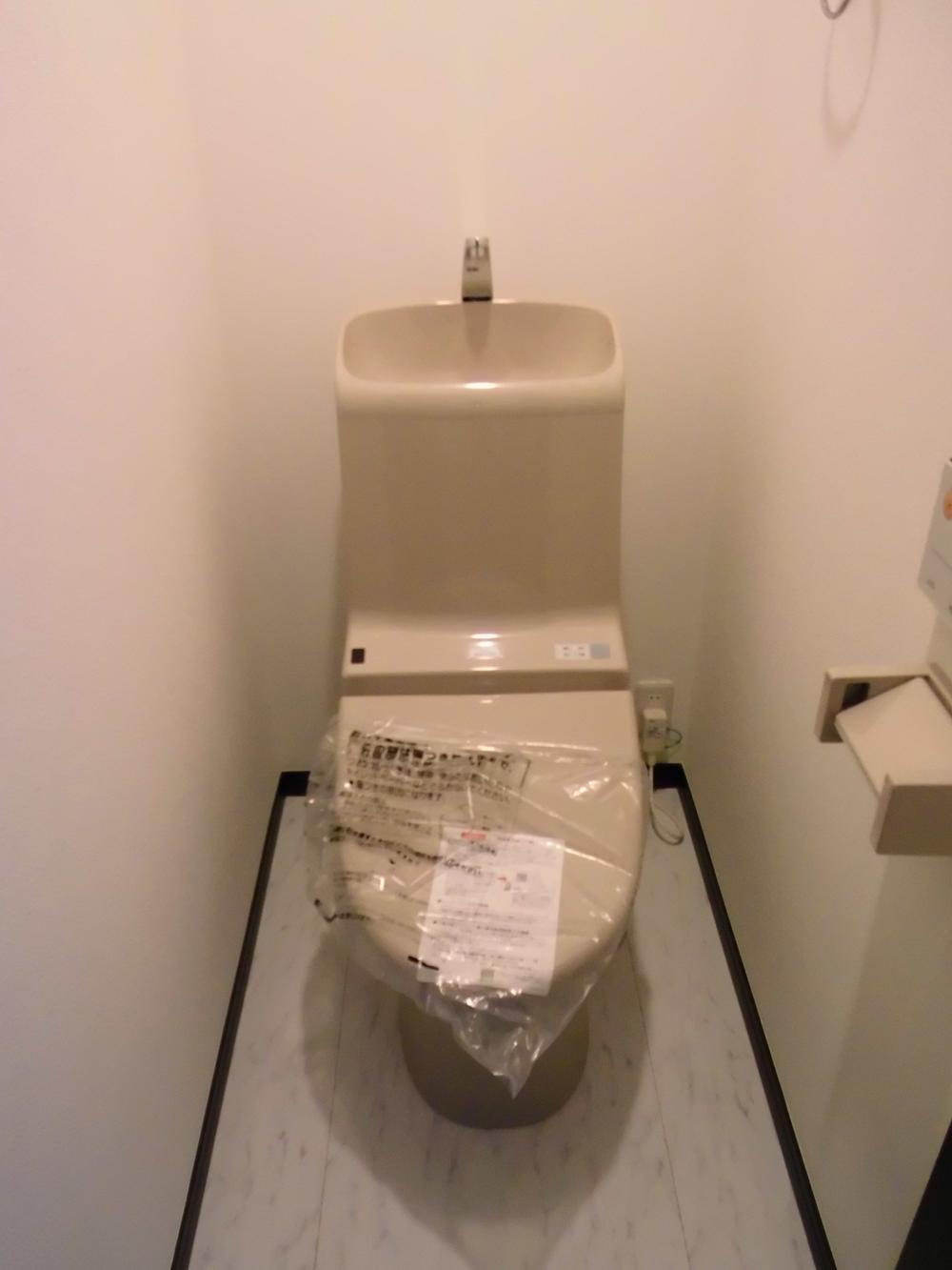 Toilet. A Building room (July 2013) Shooting