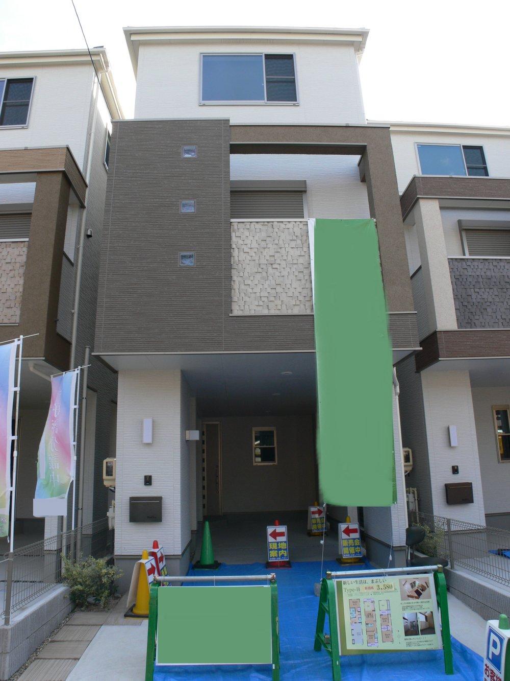 Local appearance photo. B Building site (November 2013) Shooting