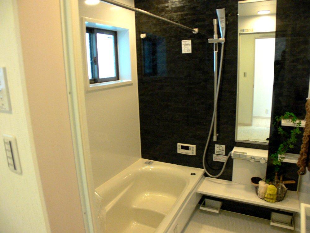 Bathroom. E Building room (November 2013) Shooting