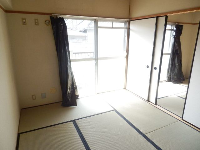 Living and room. Is a Japanese-style room. It contains the move after the decision tatami.