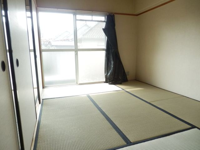 Living and room. Is a Japanese-style room. It contains the move after the decision tatami.