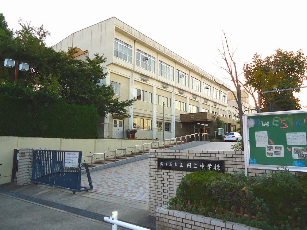 Junior high school. Circle until junior high school 220m