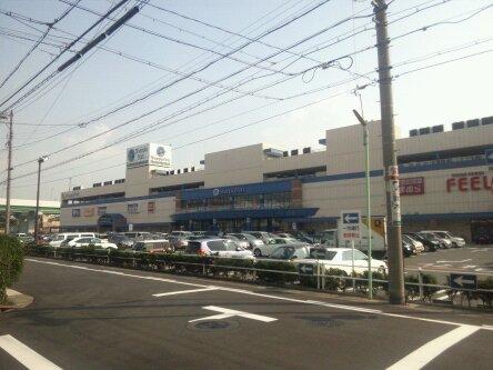 Supermarket. 790m to feel