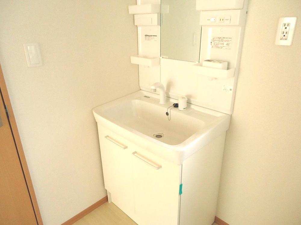 Wash basin, toilet. Room (August 2013) Shooting