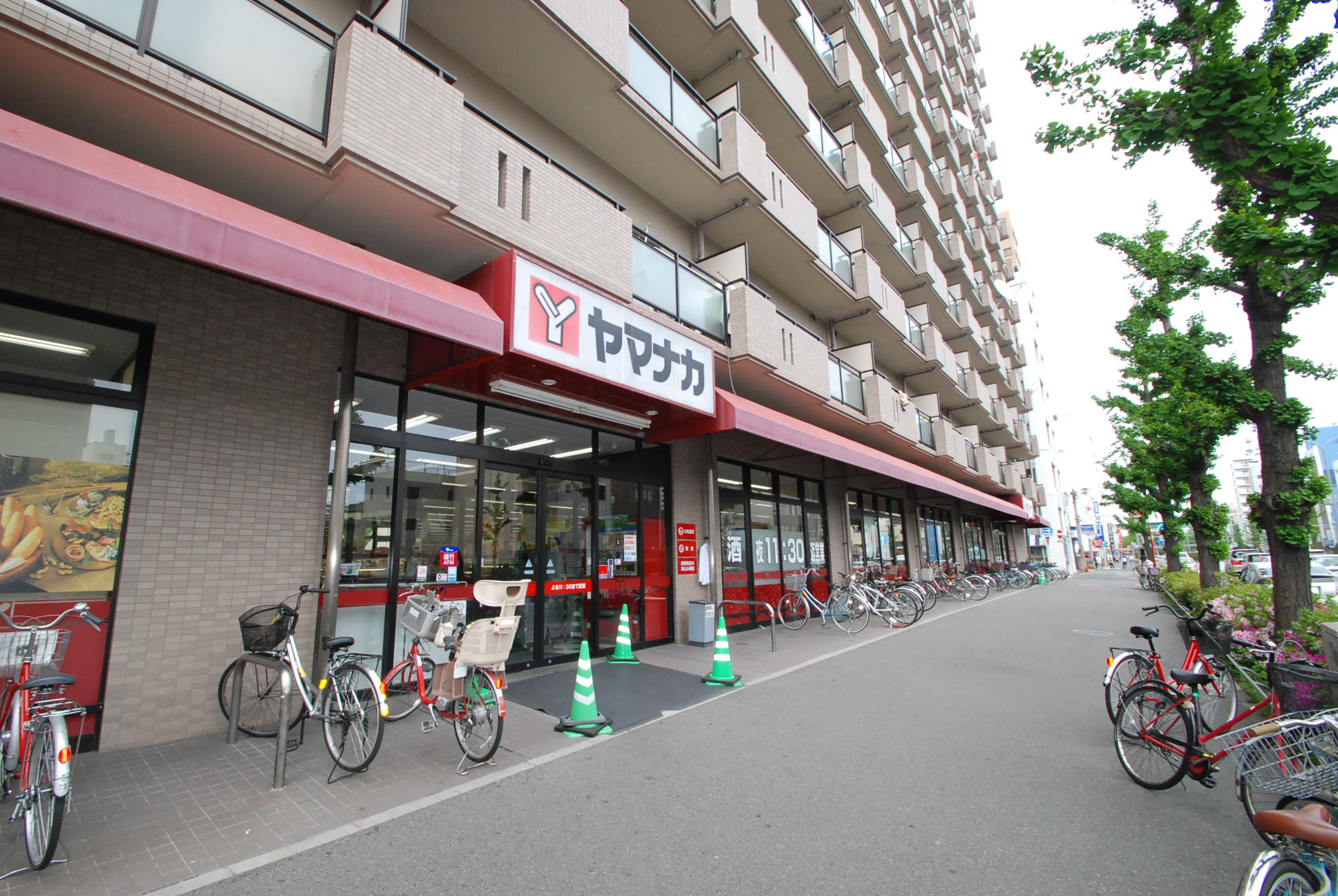 Supermarket. Yamanaka Tsurumai store up to (super) 1116m