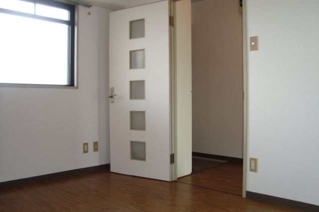 Living and room. There is a window also on the north side of the room, Bright Interoceanic.