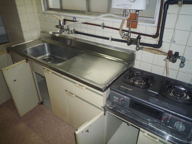 Kitchen. Gas two-burner stove installation Allowed