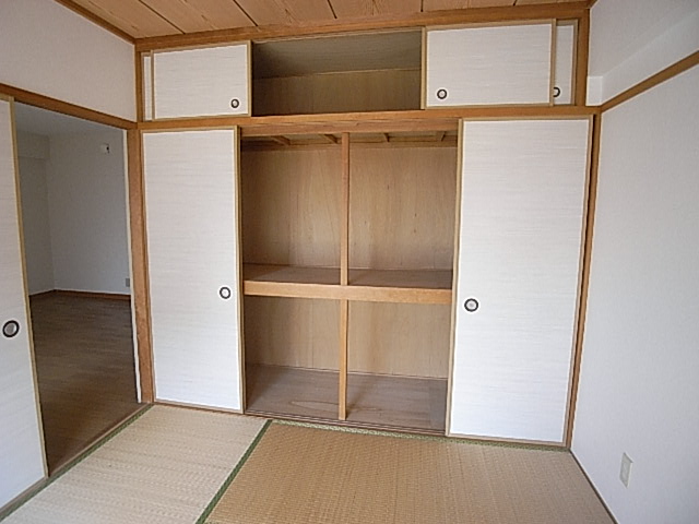 Receipt. Closet storage is put also put futon