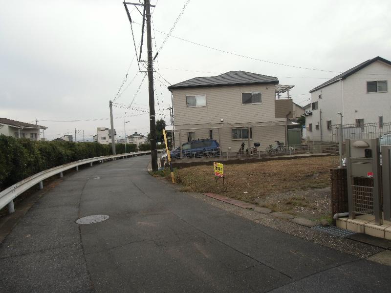 Local photos, including front road. The entire surface of the road