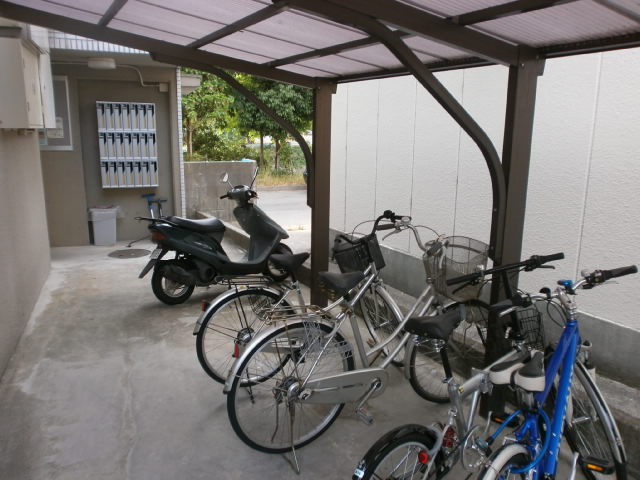 Other common areas. Bicycle-parking space! 