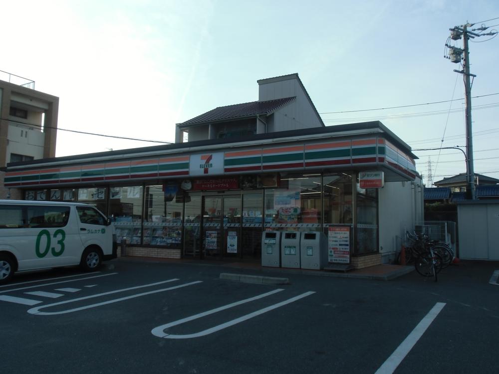 Convenience store. 980m to Seven-Eleven Nisshin Umemoridai 1-chome