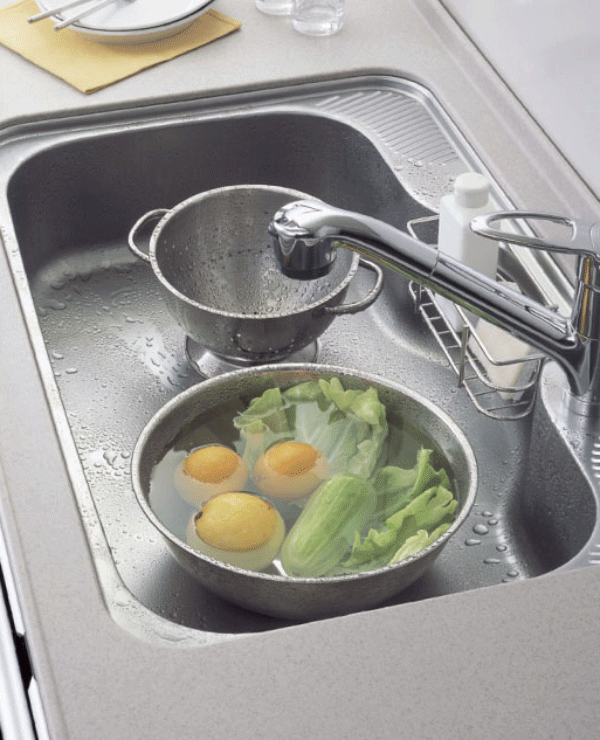 Kitchen.  [Function sink] Enter a big pot, The size of the margin. Hakadori also clean up and dishes of tableware. Sink silent specifications to reduce the water wings has been adopted (same specifications)