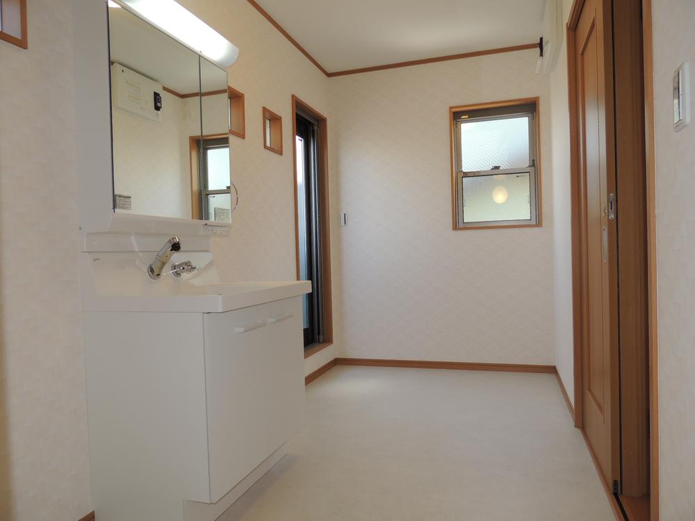 Wash basin, toilet. Indoor (September 2013) Shooting