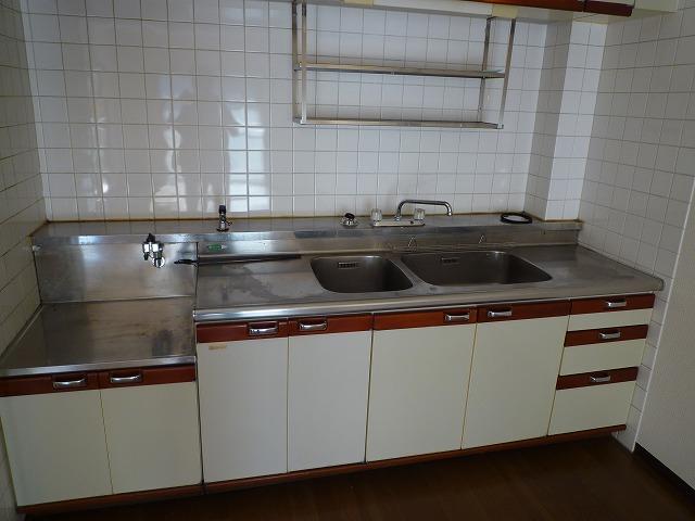 Kitchen. Two sink