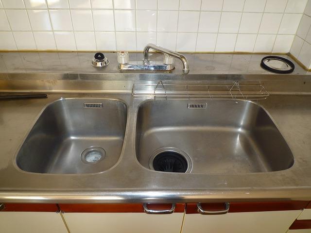 Kitchen. Two sink