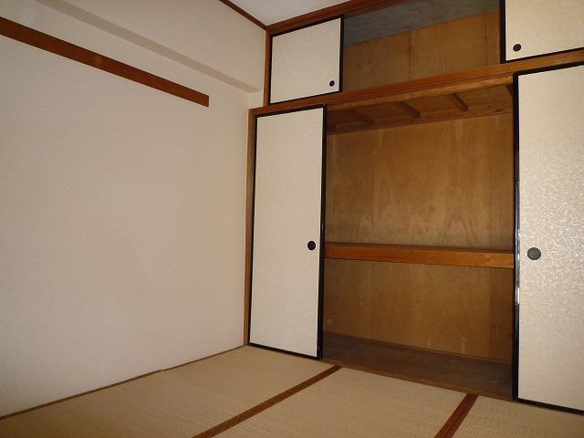 Non-living room. Storage of Japanese-style room