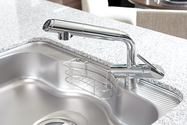 Kitchen.  [Water purifier integrated shower faucet] Water purifier and a shower faucet does not take place so that together. And pulled out the hose is useful, for example, to the sink washing (same specifications)
