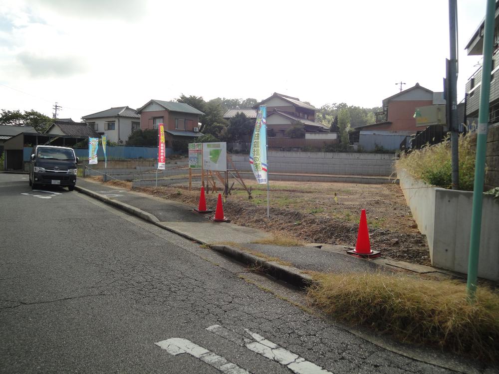 Local photos, including front road. Local (11 May 2013) Shooting