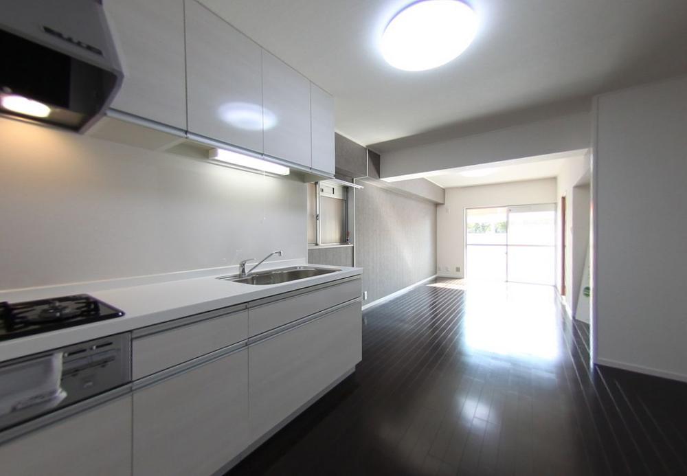 Living. Beauty room which has been subjected to renovation. Preview is welcome at any time. Please feel free to tell us.