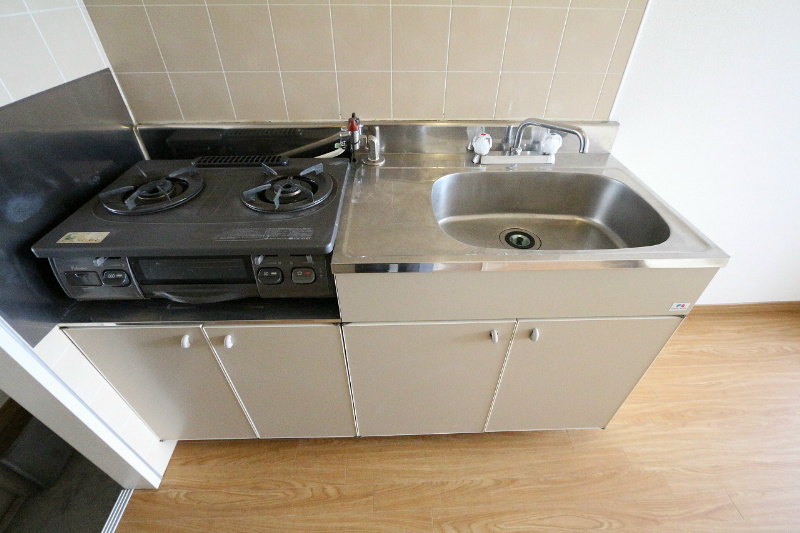 Kitchen. Hakadori cuisine in a two-burner stove.