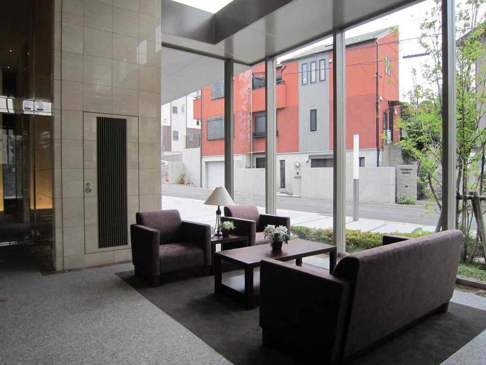 Entrance. Common areas. The lounge part, Sofa and a table, such as the hotels are located.