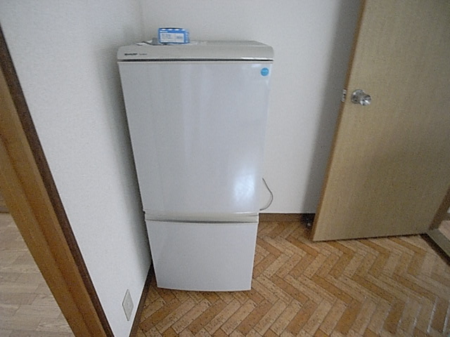 Other. Refrigerator Higa is available that is not a facility