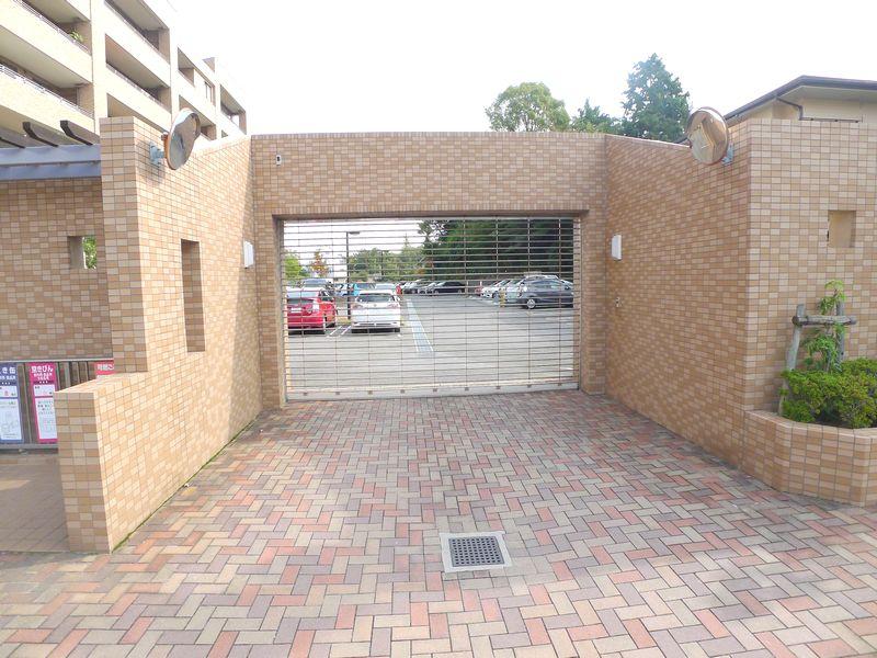 Parking lot. Local (11 May 2013) Shooting